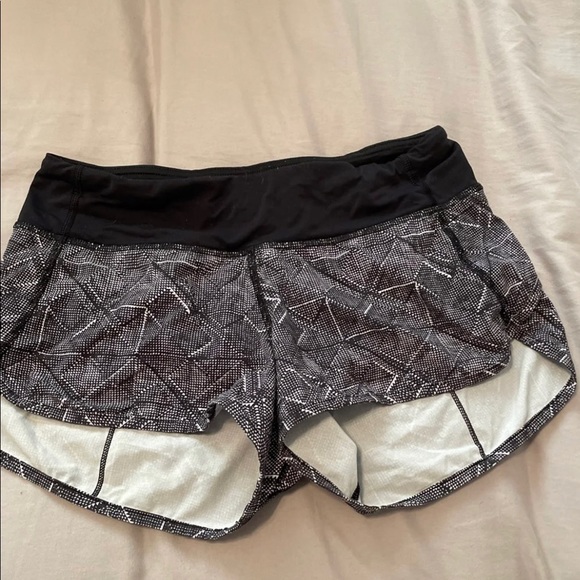 Lululemon shorts size 2 - Picture 2 of 6